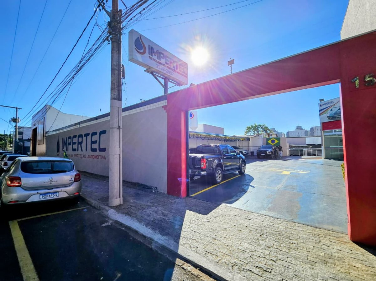 Fachada e entrada da Impertec Estética Automotiva em Uberaba MG