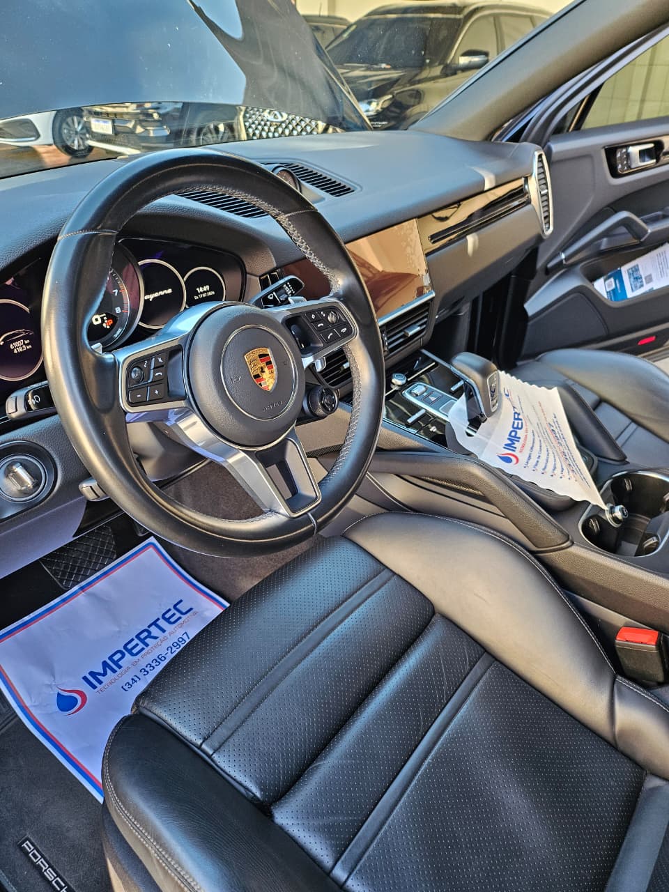 Interior de Porsche cuidado pela Impertec Estética Automotiva em Uberaba