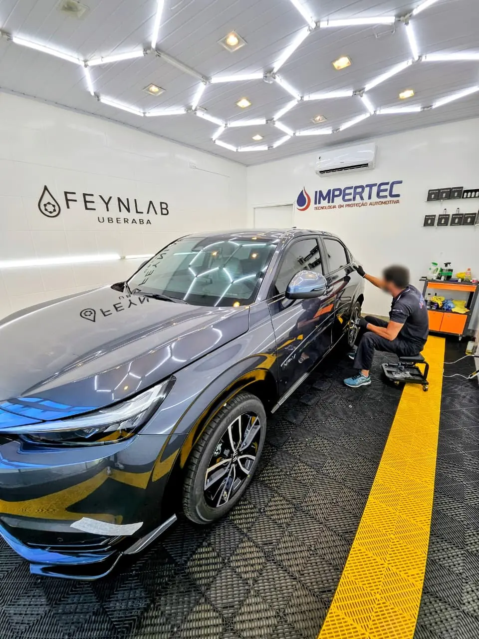 Área de aplicação de película automotiva da Impertec em Uberaba MG