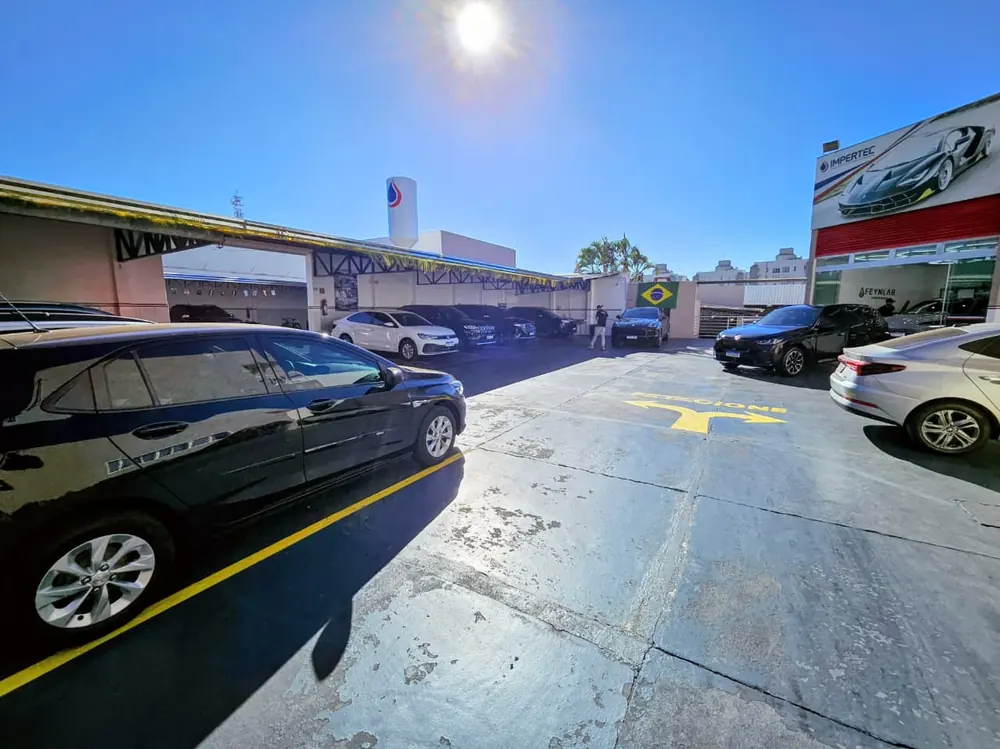 Estrutura interna e pátio da Impertec Estética Automotiva em Uberaba MG
